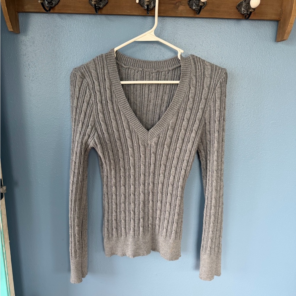 Gray Cable-Knit V-Neck Sweater - Women